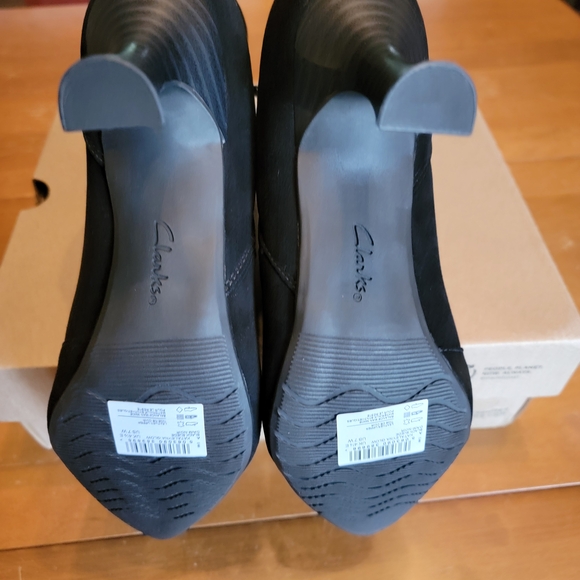 Clarks Womens Kataleyna Glow Ankle Boot  - Black Suede Kitten Heal NWT Sz 7W - Picture 5 of 10